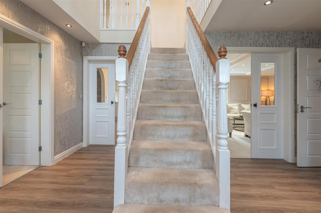 Additional image 8 of 9, Hazel Fold, Queensbury, BD13 2FE