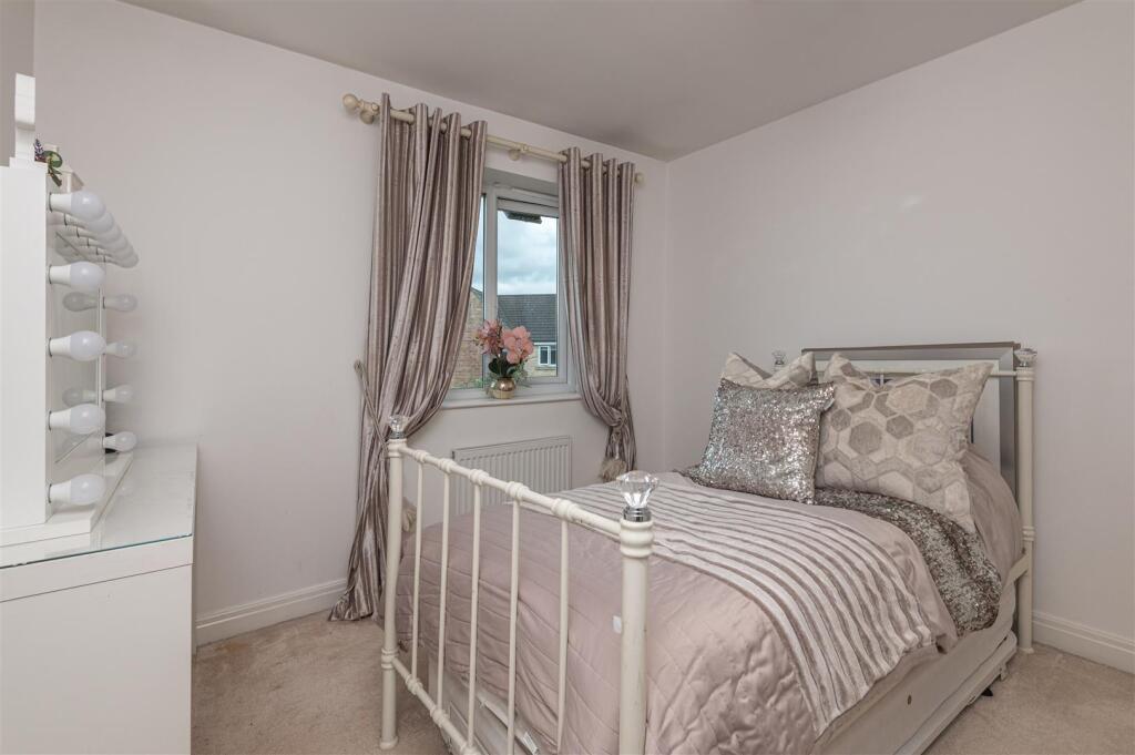 Additional image 32 of 9, Hazel Fold, Queensbury, BD13 2FE