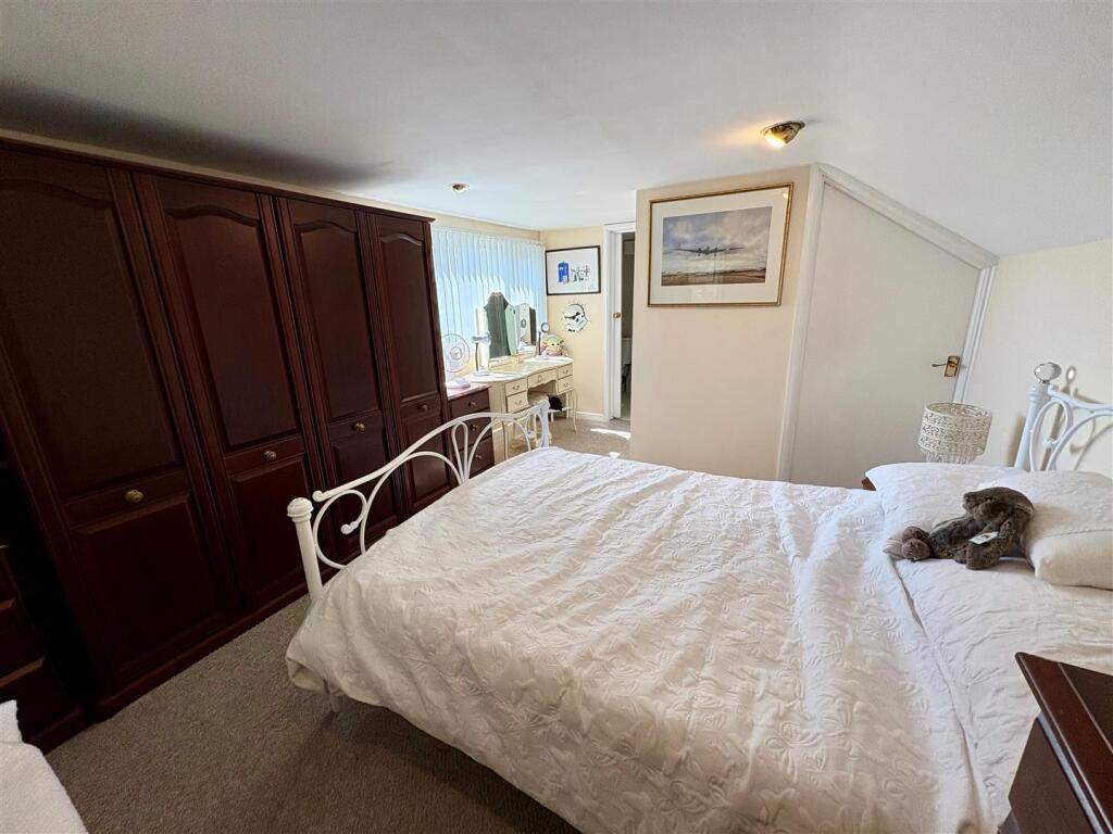 Additional image 9 of Hainsworth Moor Crescent, Queensbury