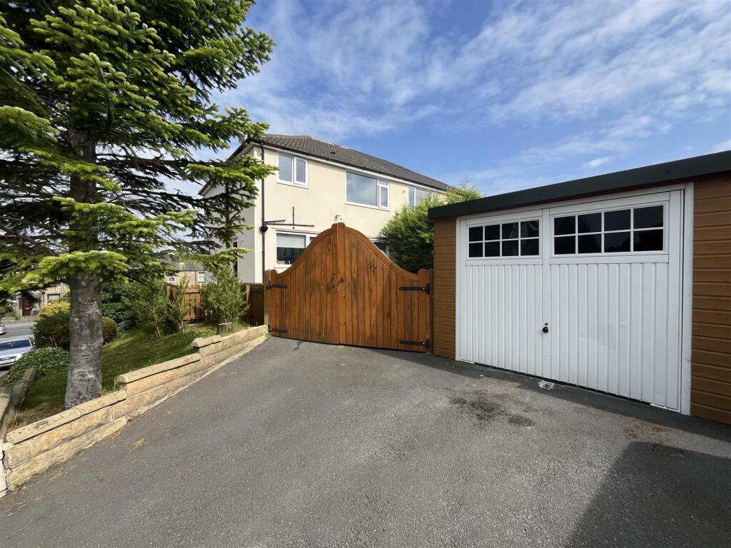 Additional image 6 of Bradford Road, Oakenshaw, Bradford