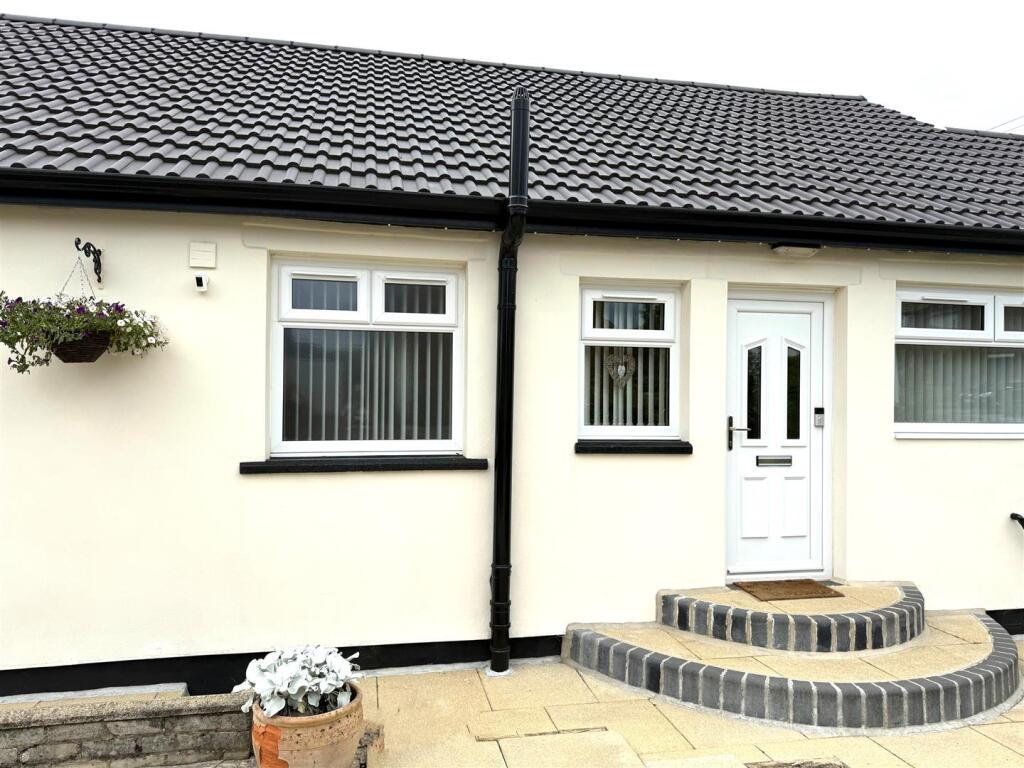 Additional image 33 of Hainsworth Moor Crescent, Queensbury