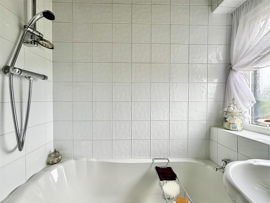 Additional image 16 of Scarlet Heights, Queensbury, Bradford