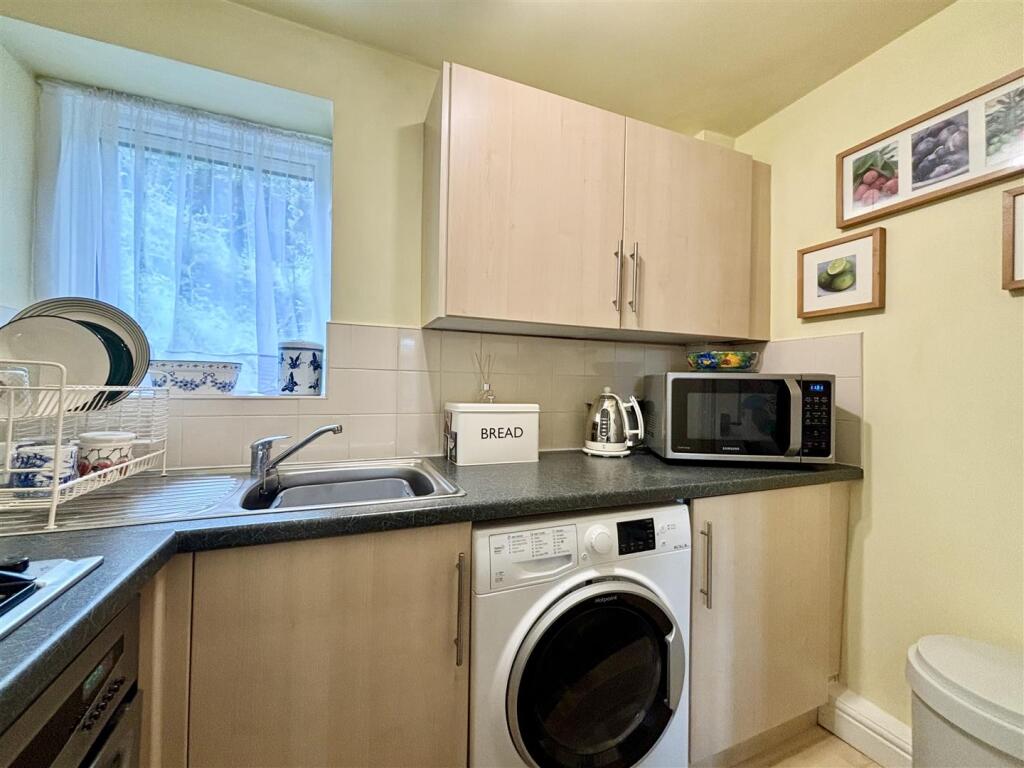 Additional image 7 of Scarlet Heights, Queensbury, Bradford