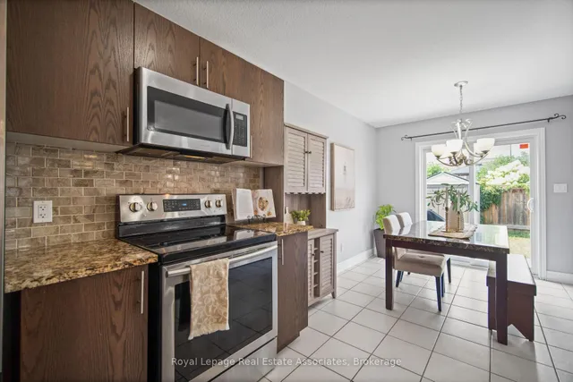 Additional image 16 of 439 Moorlands Cres