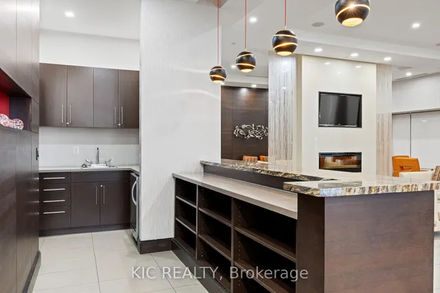 Additional image 24 of 181 Village Green Sq Unit 2312