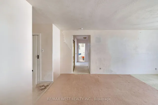 Additional image 19 of 825 Kennedy Rd Unit 303