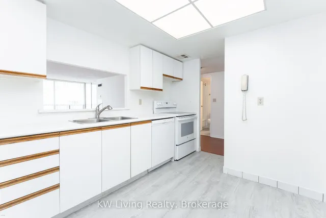 5765 Yonge St Unit 904