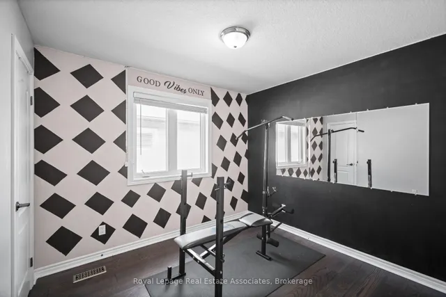Additional image 35 of 439 Moorlands Cres