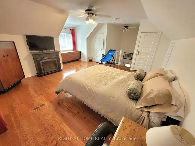 Additional image 28 of 159 ROSEMOUNT Ave