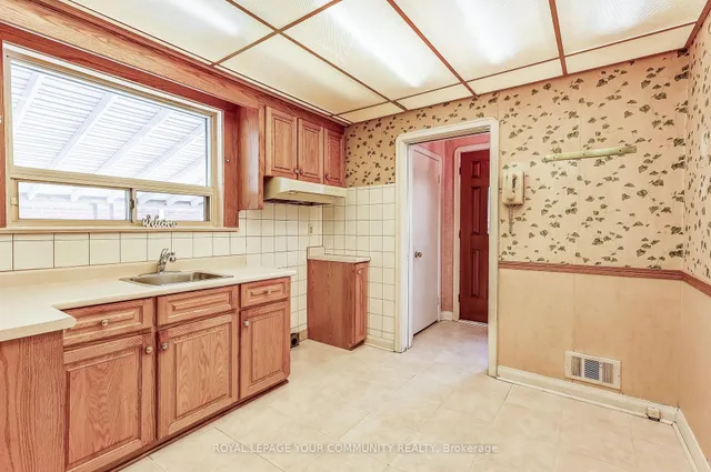 Additional image 6 of 1285 Pharmacy Ave