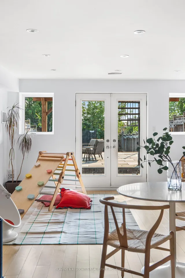 Additional image 34 of 102 Gilbert Ave