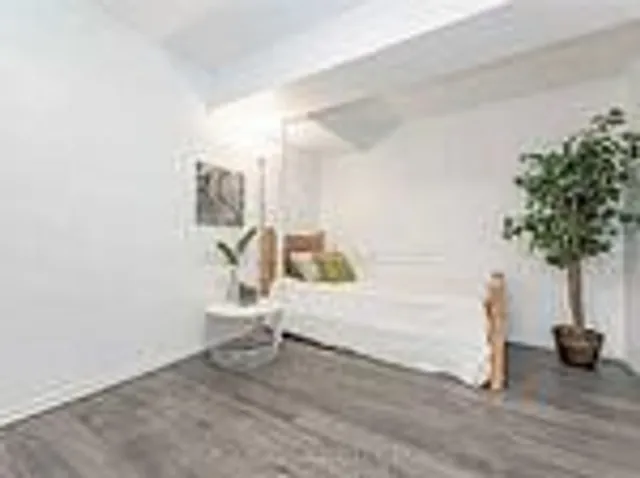 Additional image 17 of 164 Jansen Ave