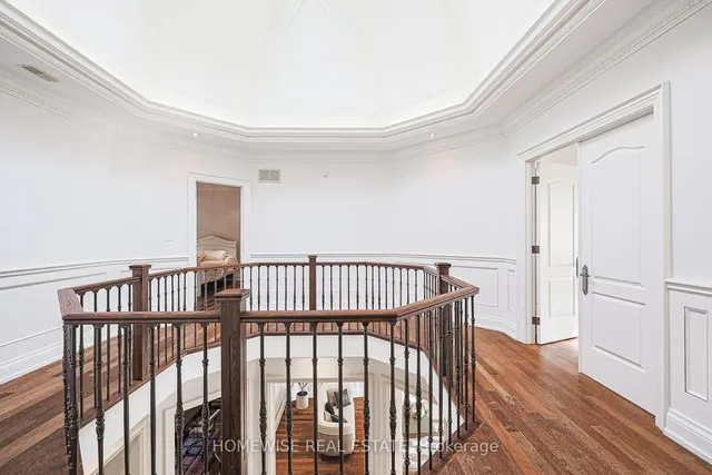 Additional image 31 of 2706 Bayview Ave