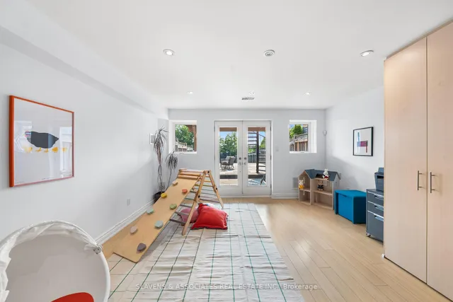 Additional image 32 of 102 Gilbert Ave