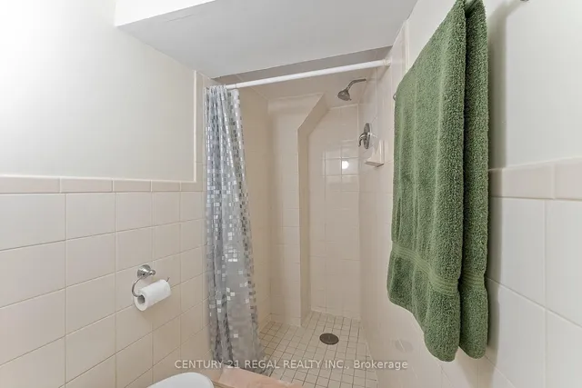 Additional image 43 of 32 Chamberlain Ave