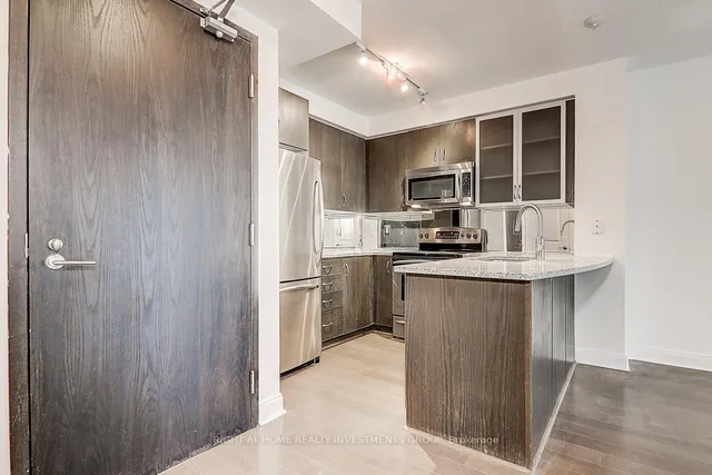 Additional image 3 of 18 Yorkville Ave Unit 704