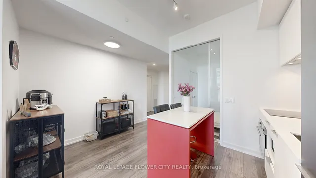 Additional image 11 of 33 Helendale Ave Unit 1101