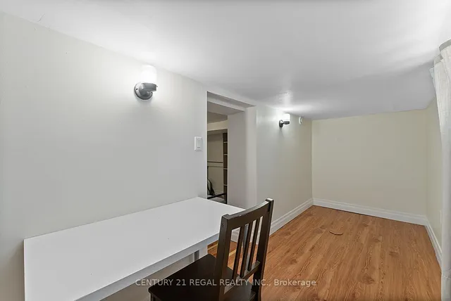 Additional image 41 of 32 Chamberlain Ave