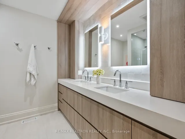 Additional image 32 of 18 Corwin Cres