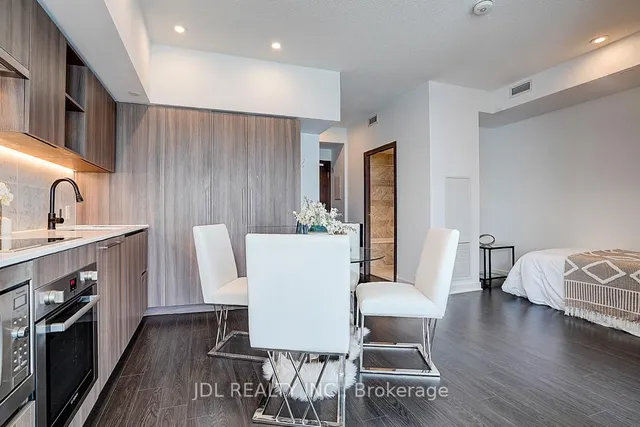 Additional image 18 of 19 Bathurst St Unit 3709