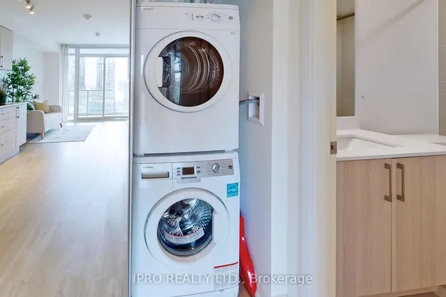 Additional image 38 of 27 Bathurst St Unit 703W