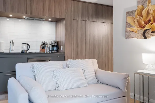 Additional image 15 of 155 Yorkville Ave Unit 704