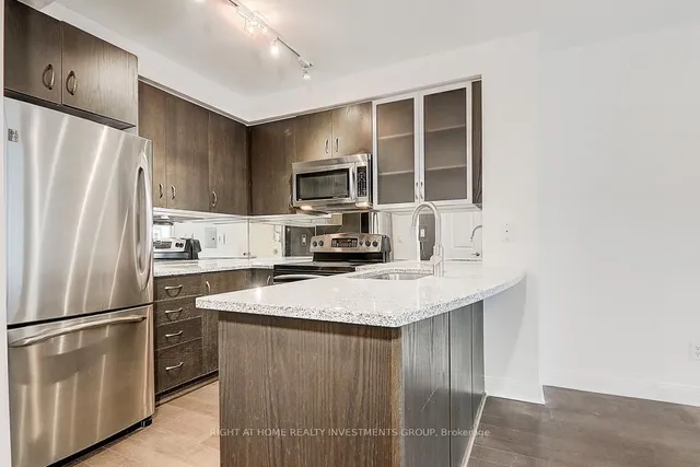 Additional image 4 of 18 Yorkville Ave Unit 704