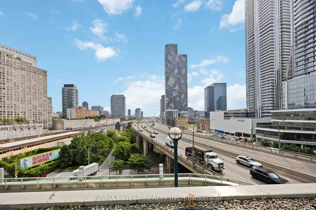 Additional image 13 of 18 Yonge St Unit 710