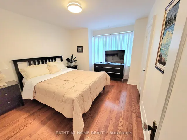 Additional image 20 of 159 ROSEMOUNT Ave