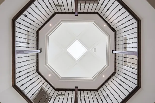 Additional image 19 of 2706 Bayview Ave