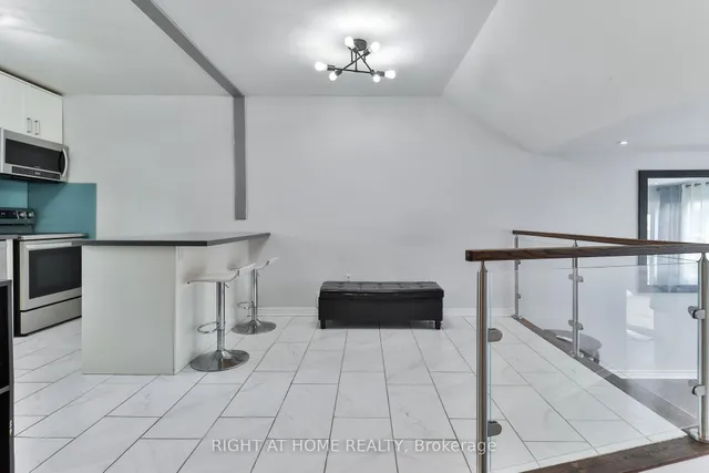 Additional image 20 of 34 Venetian Cres Unit 144