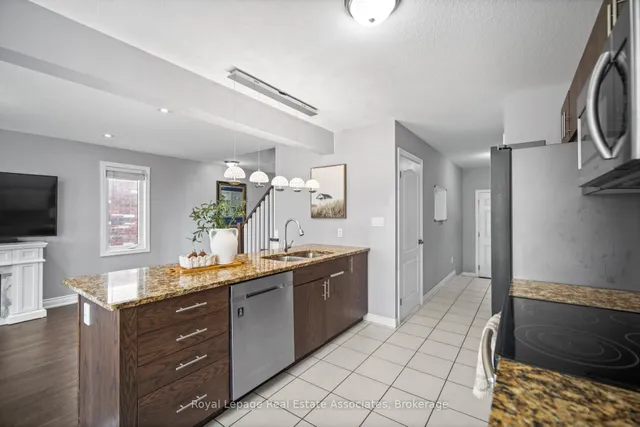 Additional image 14 of 439 Moorlands Cres