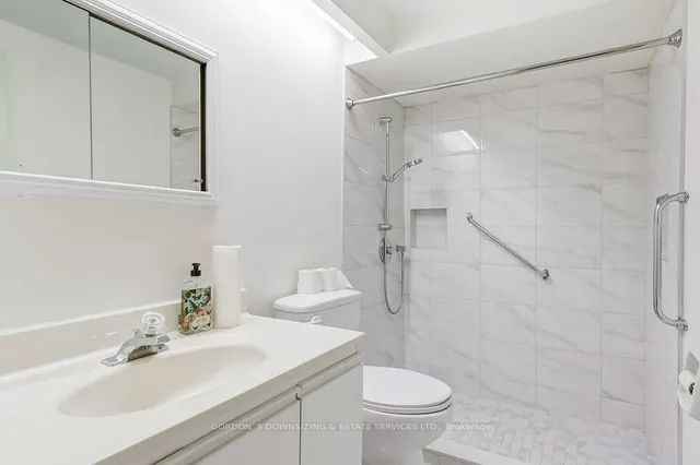 Additional image 24 of 39 Lexington Ave Unit 51