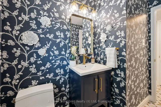 Additional image 10 of 12 Frankfurt St