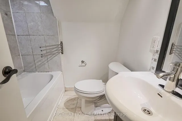 Additional image 17 of 1081 Victoria Park Ave