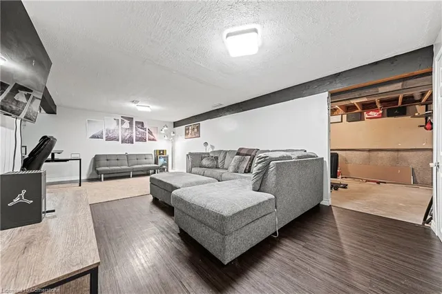 Additional image 32 of 154 Covington Cres