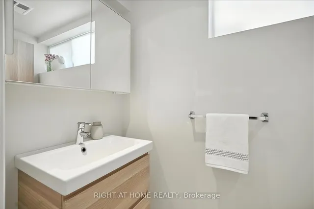 Additional image 32 of 142 Sloane Ave