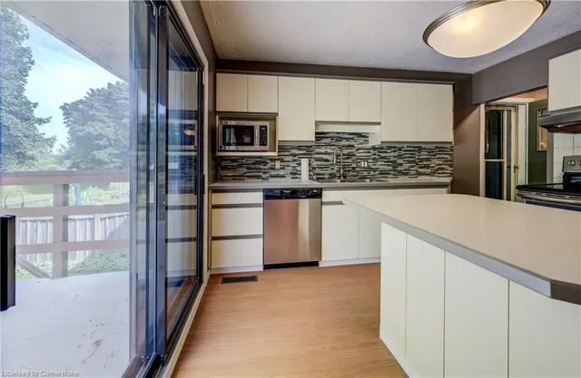 Additional image 15 of 74 Lakeside Dr