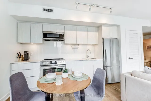 Additional image 17 of 25 Richmond St Unit 902