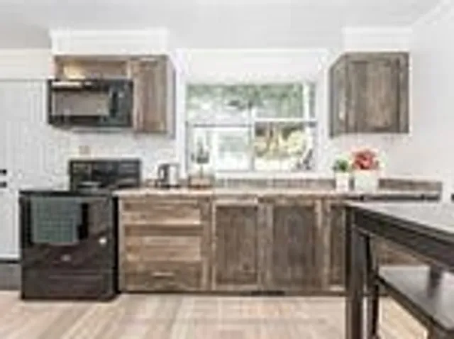 Additional image 5 of 164 Jansen Ave