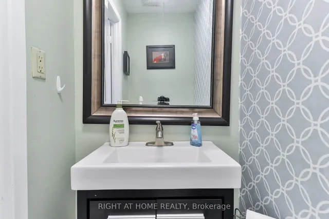 Additional image 30 of 34 Venetian Cres Unit 144