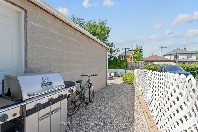 Additional image 46 of 32 Chamberlain Ave