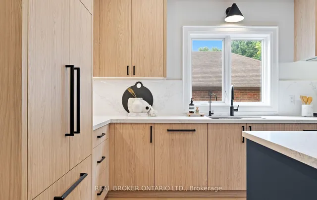 Additional image 31 of 94 Prince Edward Dr