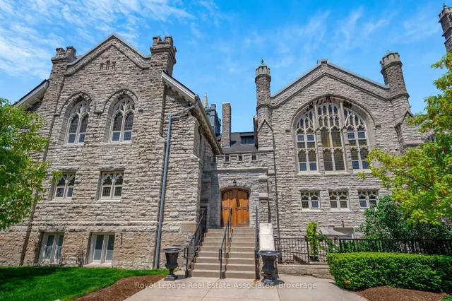 384 Sunnyside Ave Unit 102