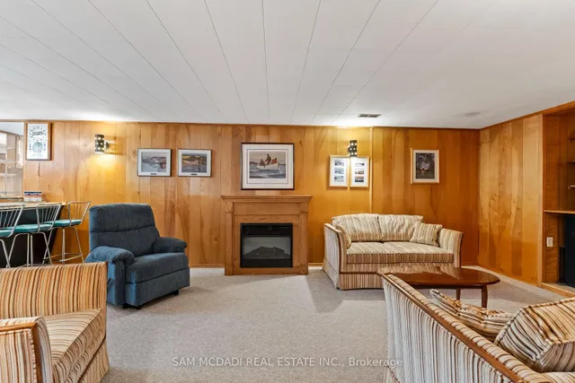 Additional image 35 of 70 Frost St