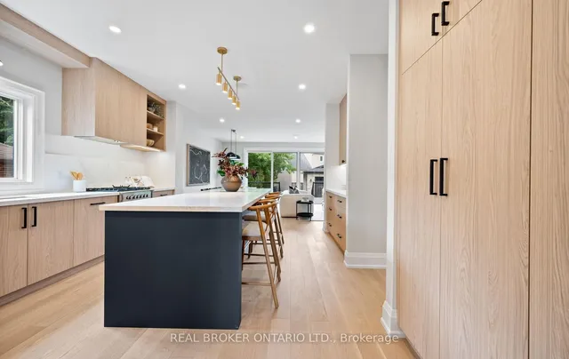 Additional image 32 of 94 Prince Edward Dr