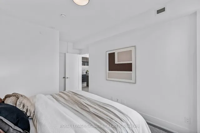 Additional image 18 of 15 Merchants' Wharf Unit 942