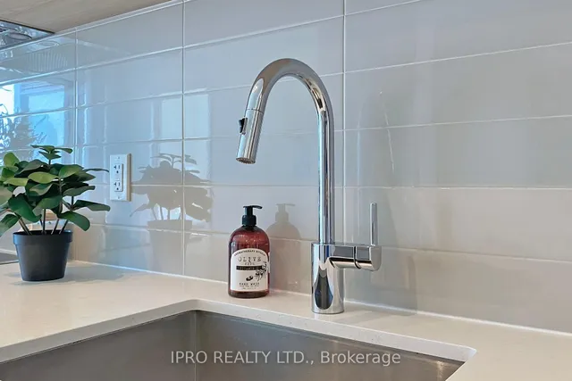 Additional image 32 of 27 Bathurst St Unit 703W