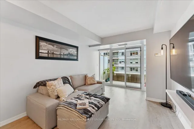 Additional image 10 of 65 East Liberty St Unit 1018