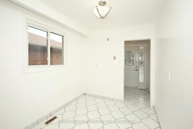 Additional image 11 of 64 Orangewood Cres